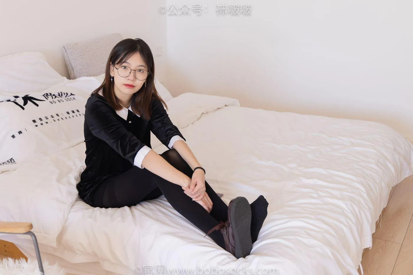 [BoBoSocks袜啵啵]NO.053 小甜豆-皮鞋、厚黑丝、黑色蕾丝船袜 [143P]插图1